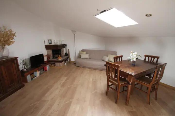 Ferienwohnung Accogliente Mansarda Nel Cuore Dell Antica Livorno Exterior foto