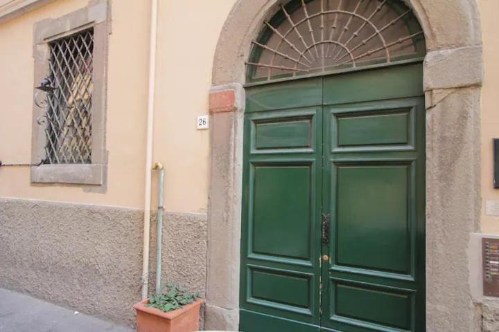 Ferienwohnung Accogliente Mansarda Nel Cuore Dell Antica Livorno Exterior foto